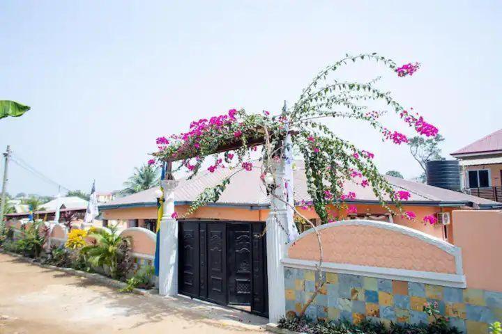Nana Adu Guest House Koforidua Exteriör bild