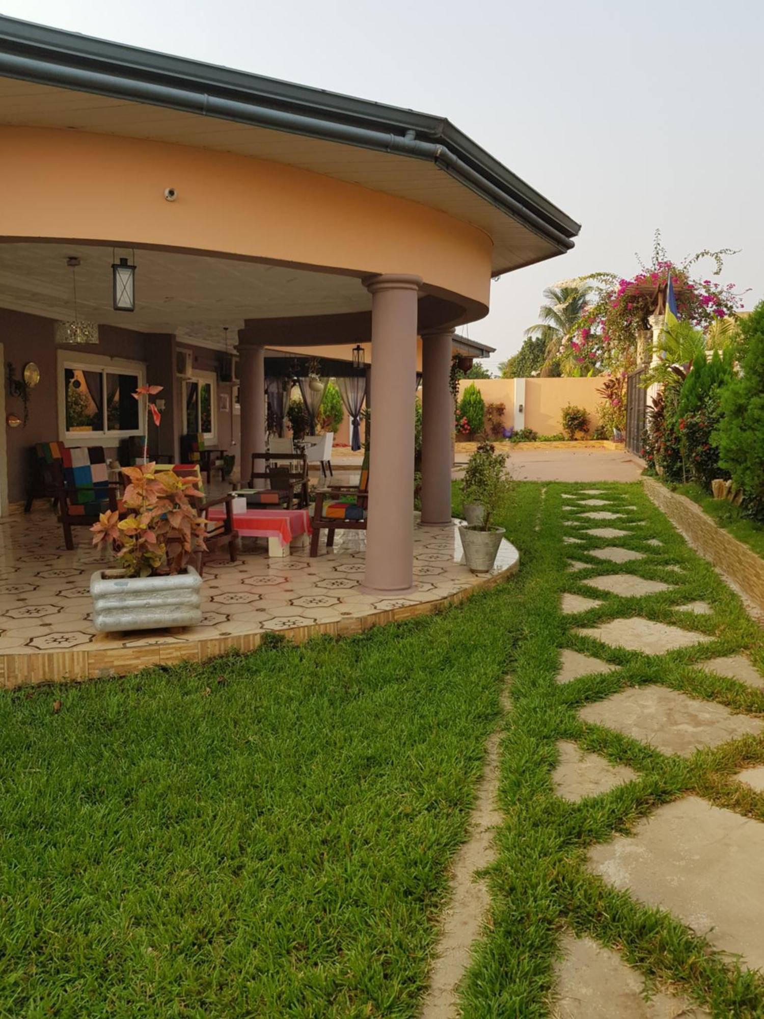 Nana Adu Guest House Koforidua Exteriör bild