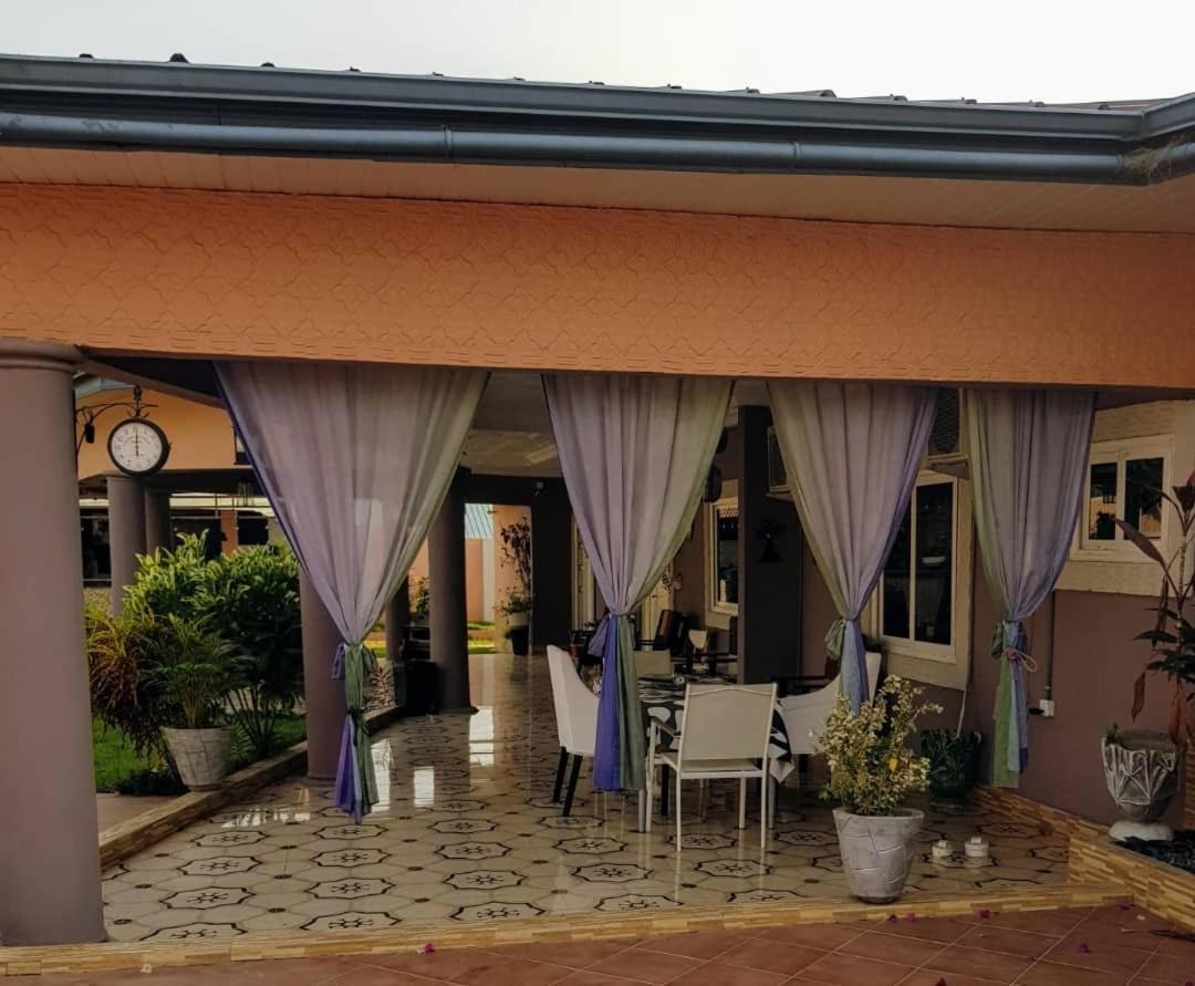 Nana Adu Guest House Koforidua Exteriör bild
