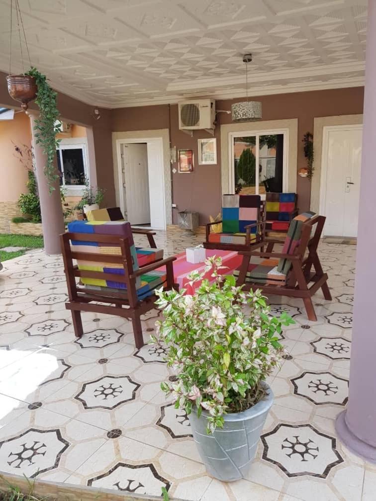 Nana Adu Guest House Koforidua Exteriör bild