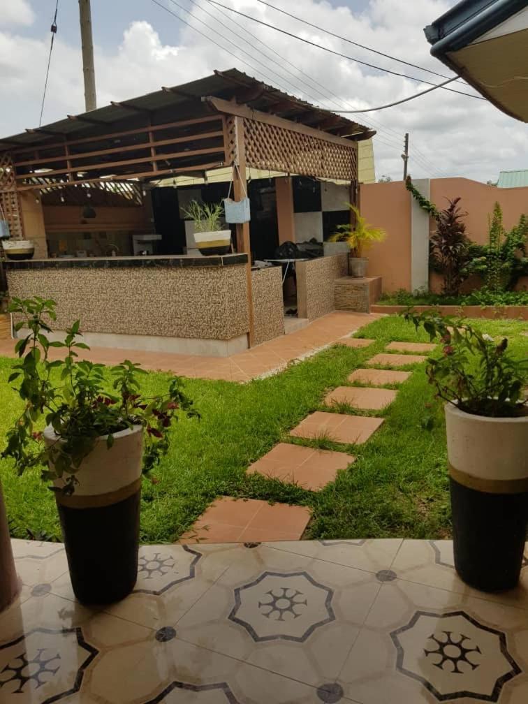 Nana Adu Guest House Koforidua Exteriör bild