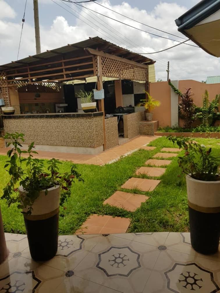 Nana Adu Guest House Koforidua Exteriör bild